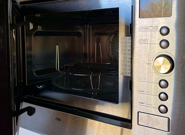 Gemuetliches Ferienhaus in Den Ham, Twente mit Holzterrasse, ideal fuer einen erholsamen Aufenthalt in der Natur von Overijssel.