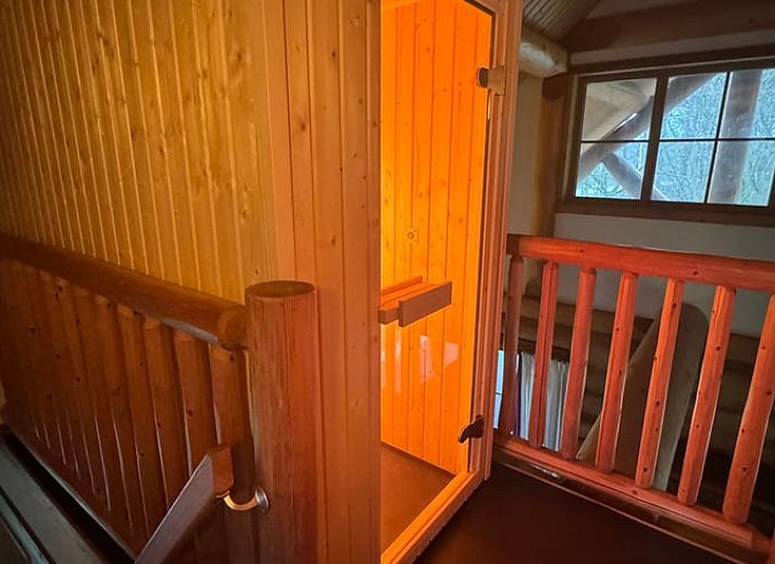 Gemuetliches Ferienhaus in Den Ham, Twente mit Holzterrasse, ideal fuer einen erholsamen Aufenthalt in der Natur von Overijssel.