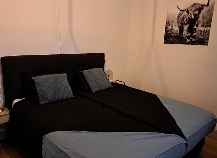 Zonnig terras bij Huisje in Den Ham, vakantiehuis in Den Ham, Twente, met comfortabele zitplaatsen.