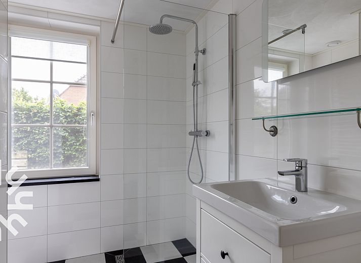 Gezellige eetruimte in vakantiehuis OV404, Den Ham, Twente met landelijke sfeer.