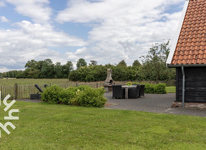 Gezellige eetruimte in vakantiehuis OV404, Den Ham, Twente met landelijke sfeer.