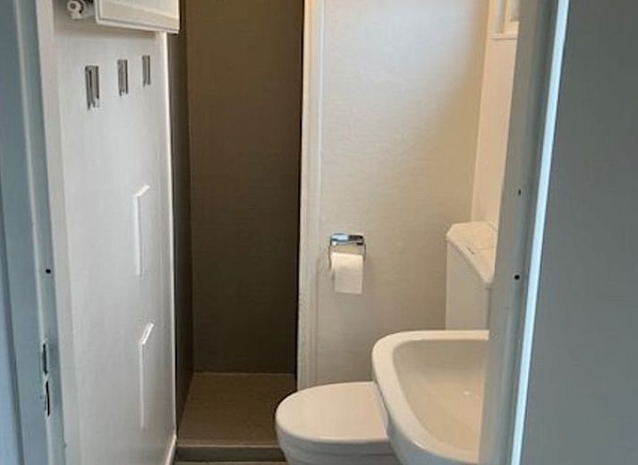 Gezellige binnenruimte van Vakantiehuis in Den Ham, Twente, Overijssel met ruime eethoek en comfortabele zitplaats.