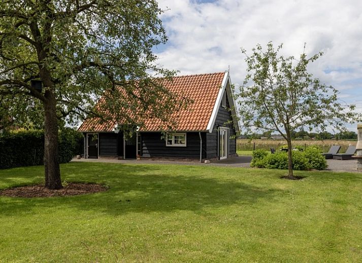 Das Ferienhaus Assenhoekje in Den Ham, Twente, ist umgeben von gruener Natur und rustikalem Charme, ideal fuer einen entspannten Aufenthalt.