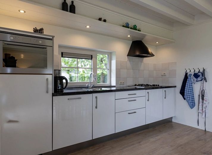 Het Assenhoekje, ein gemuetliches Ferienhaus in Den Ham, Twente, bietet eine herrliche Aussicht auf die gruene Landschaft von Overijssel.