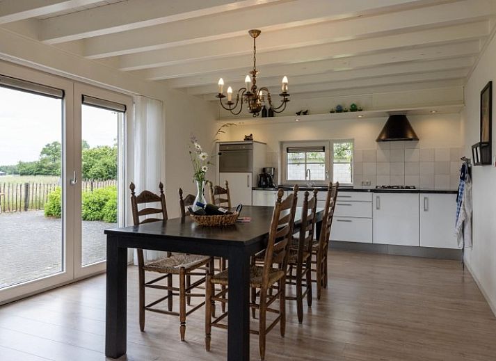 Het Assenhoekje, ein gemuetliches Ferienhaus in Den Ham, Twente, bietet eine herrliche Aussicht auf die gruene Landschaft von Overijssel.