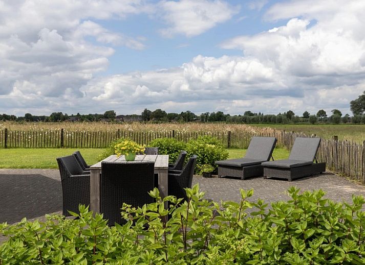 Rustikales Ferienhaus het Assenhoekje in Den Ham, Twente, umgeben von ueppiger Natur und weiten Feldern in Overijssel.