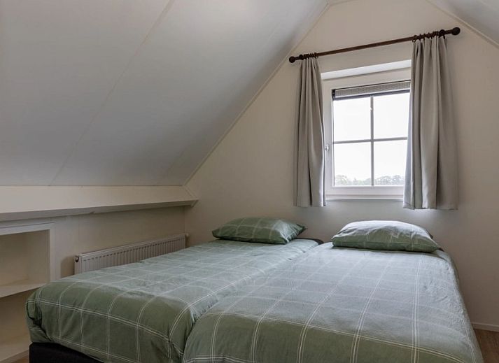 Geniessen Sie die Ruhe und den Frieden im Assenhoekje in Den Ham, Twente. Entspannen Sie sich auf der Terrasse dieses Ferienhauses mit Blick auf gruene Felder.