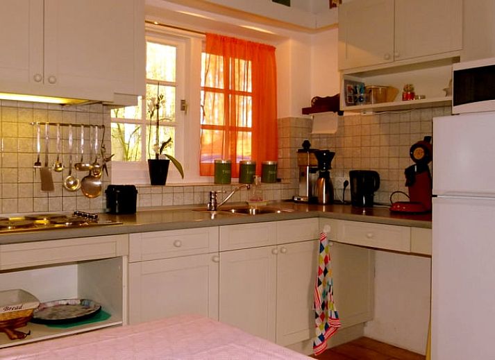 Enjoy the serene garden and charming terrace of Huisje in De Lutte, an attractive vacation home in Twente, Overijssel.