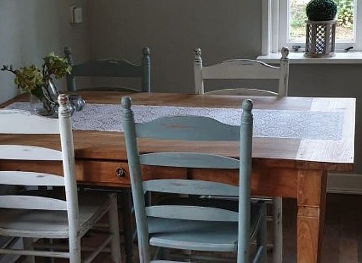 Huisje in de Lutte, een charmant vakantiehuis in Twente, Overijssel, omgeven door serene bossen en natuurlijke schoonheid.