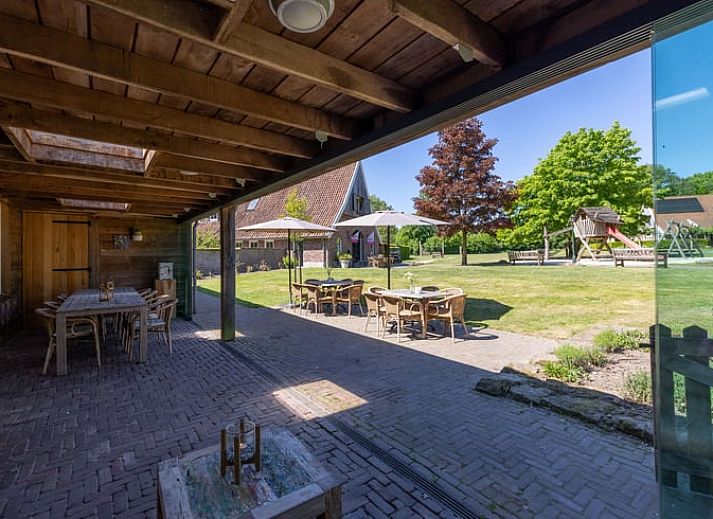 Gemuetliche Veranda des Ferienhauses in de Lutte, Twente. Geniessen Sie die Ruhe und die Natur in diesem stimmungsvollen Ferienhaus in Overijssel.