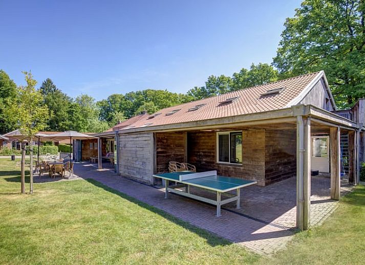 Gemuetliche Veranda des Ferienhauses in de Lutte, Twente. Geniessen Sie die Ruhe und die Natur in diesem stimmungsvollen Ferienhaus in Overijssel.