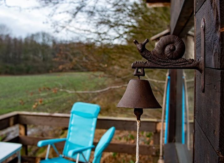 Ferienhaus in De Lutte in Twente, charmantes Holzhaus auf erhoehter Terrasse inmitten der Natur in Overijssel.