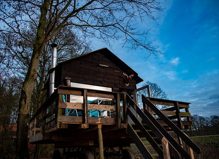 Innenbereich des Ferienhauses in De Lutte in Twente mit Panoramablick auf die Landschaft der Overijssel.
