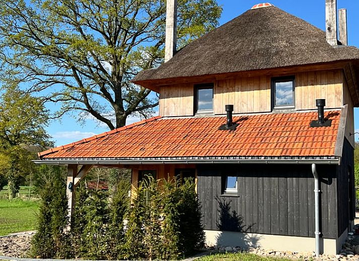 Moderne Kueche im Ferienhaus in de Lutte, Twente, Overijssel mit stilvollen Moebeln und Geraeten.