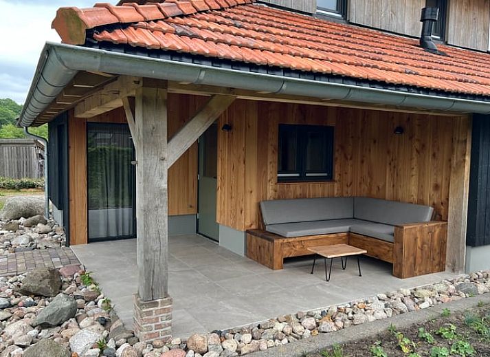 Moderne Kueche im Ferienhaus in de Lutte, Twente, Overijssel mit stilvollen Moebeln und Geraeten.