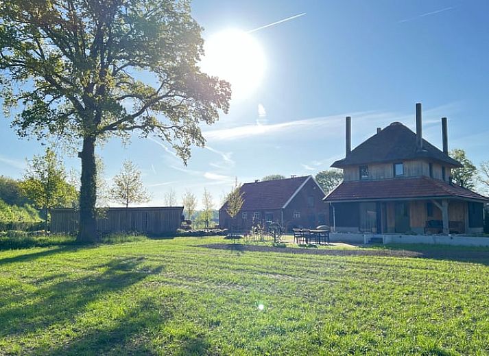 Moderne Kueche im Ferienhaus in de Lutte, Twente, Overijssel mit stilvollen Moebeln und Geraeten.