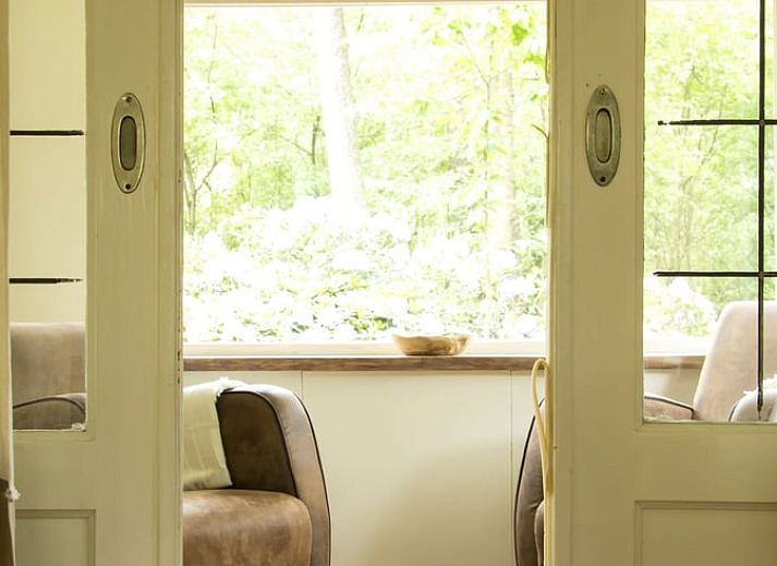 Ferienhaus in De Lutte, Twente, umgeben von Natur und Blumen, ideal zum Entspannen in der rustikalen Umgebung von Overijssel.