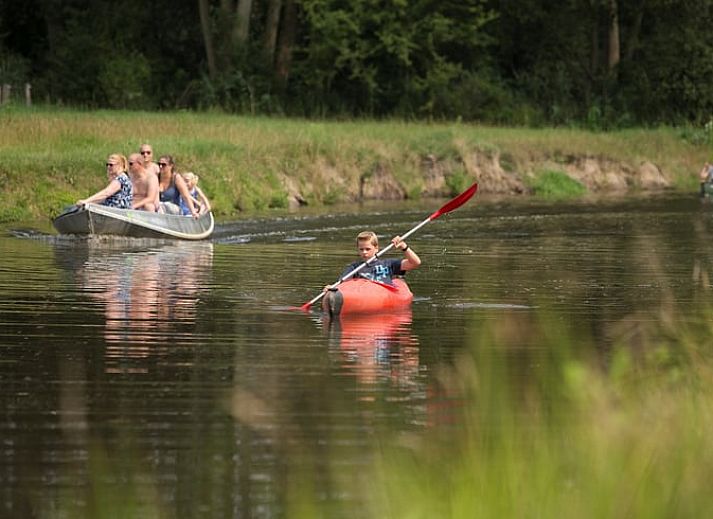 Ontspannen op het terras van Vakantiehuis in Wierden, ideaal voor een rustige vakantie in Twente, Overijssel.