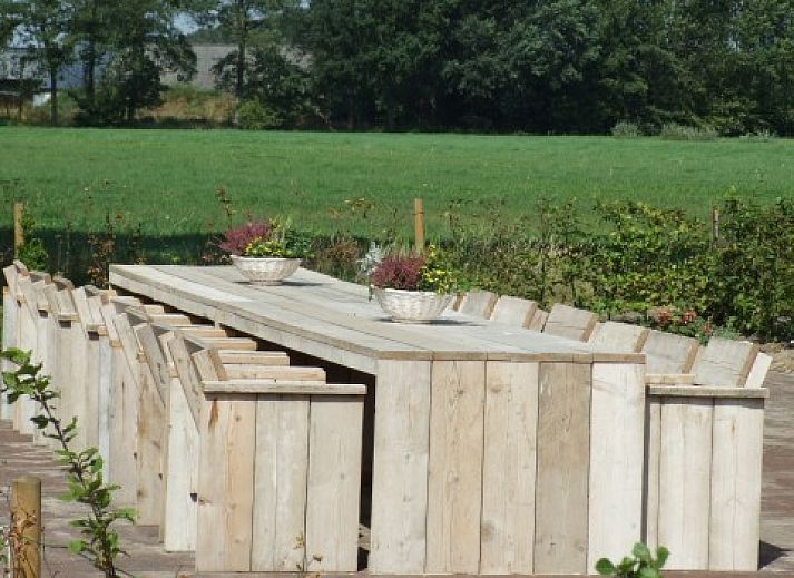 Landgoed Nieuwhuis Ferienhaus in Ootmarsum, Twente mit traditioneller Architektur und laendlicher Umgebung.