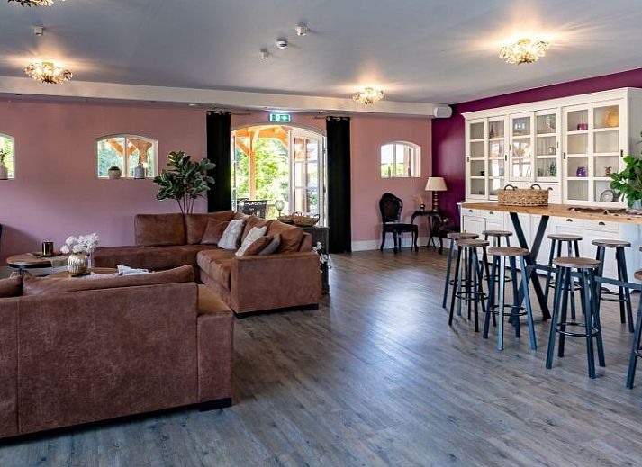 Entspannen Sie sich in der Sauna des Ferienhauses Landgoed Nieuwhuis in Ootmarsum, Twente, und geniessen Sie ein luxurioeses Wellness-Erlebnis.