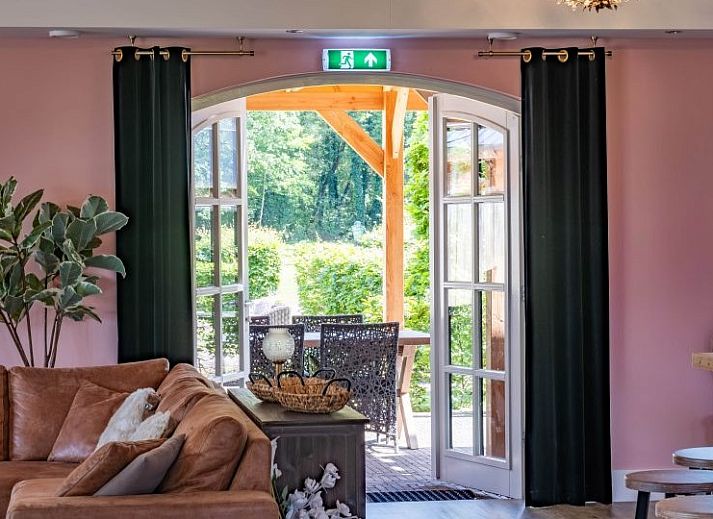 Entspannen Sie sich in der Sauna des Ferienhauses Landgoed Nieuwhuis in Ootmarsum, Twente, und geniessen Sie ein luxurioeses Wellness-Erlebnis.