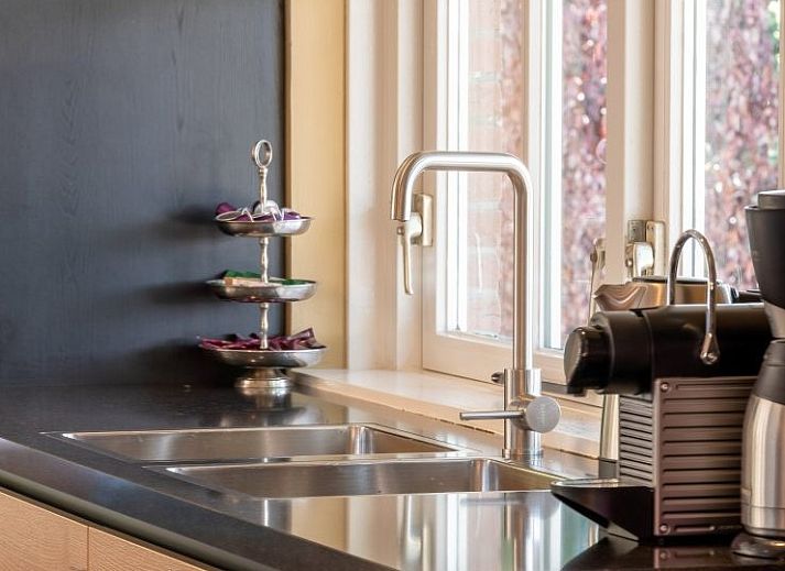 Die waldreiche Umgebung des Ferienhauses Landgoed Nieuwhuis in Ootmarsum, Twente, ist ideal fuer Wanderungen in der Natur.