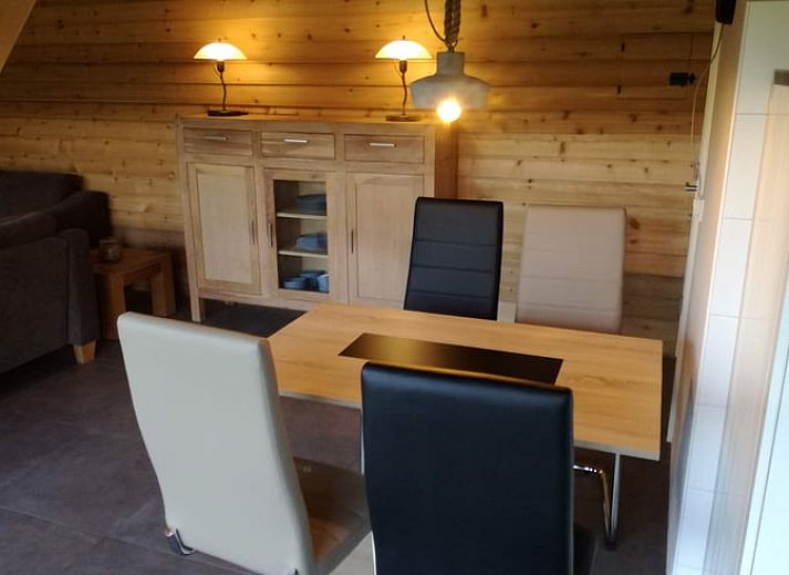 Gezellige woonkamer van Huisje in Ootmarsum, vakantieverblijf in Twente, met moderne voorzieningen.