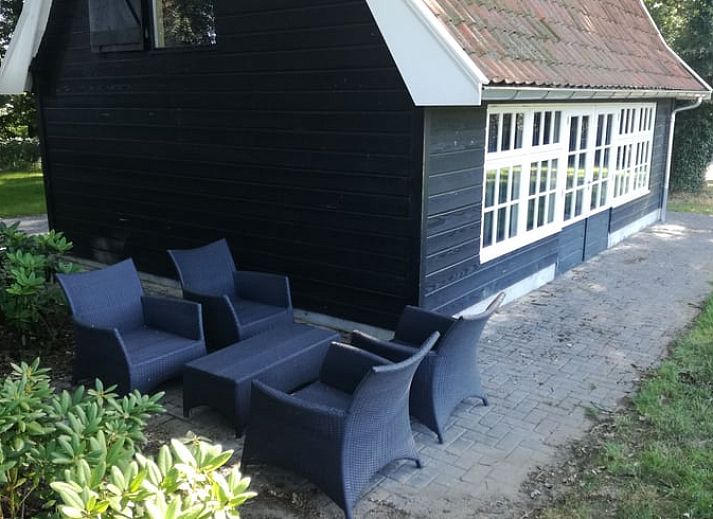 Comfortabele zithoek in Huisje in Ootmarsum, vakantiehuis in Twente, ideaal voor ontspanning.