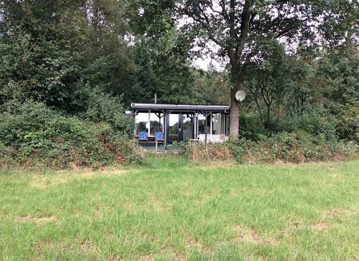 Gemtliches Schlafzimmer im Ferienhaus Mapadodo, Nutter, Twente mit Holzmbeln.