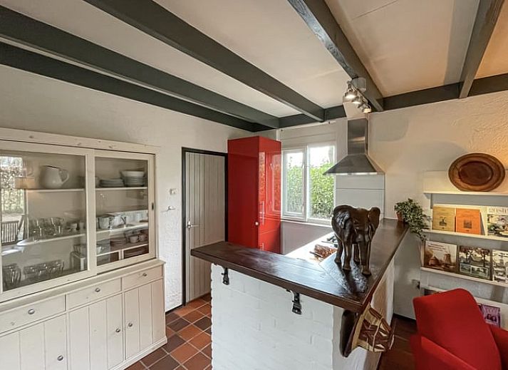 Veranda van Vakantiehuis in Ootmarsum met uitzicht op groene natuur in Twente, Overijssel.