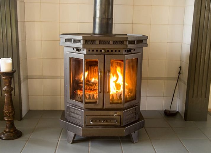 Charming vacation home in Hezingen, Twente, surrounded by green nature and tranquility.