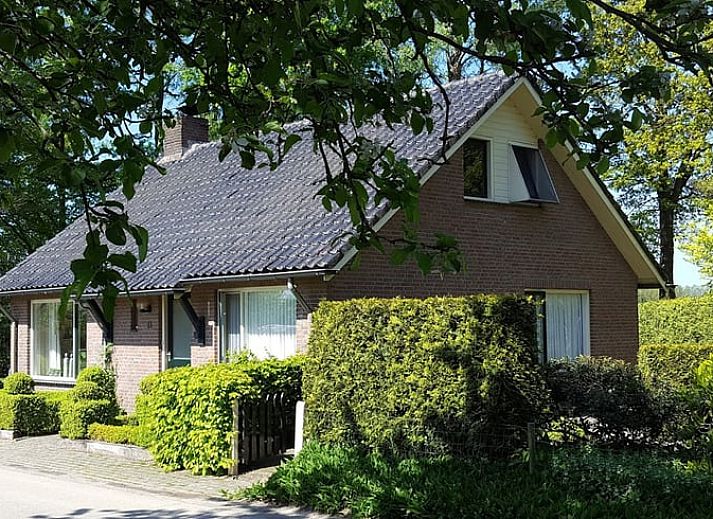 Stylish bathroom with double sink in vacation home Hezingen, Twente.