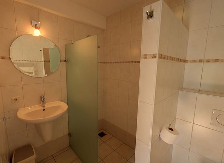 Veranda van vakantiehuisje in Hezingen met uitzicht op groene omgeving in Twente, Overijssel.