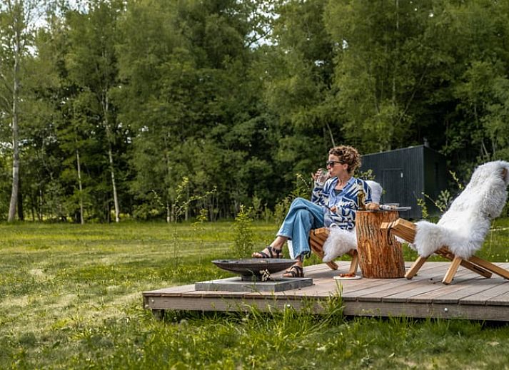 Gezellige avond bij Vakantiehuis in Hezingen, een knus verblijf in de natuur van Twente, Overijssel.