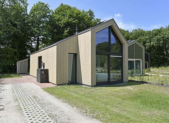 Freistehendes Haus in Beuningen, Twente, Overijssel mit moderner Architektur und grner Umgebung.