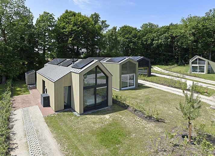 Freistehendes Haus in Beuningen, Twente, Overijssel mit moderner Architektur und grner Umgebung.