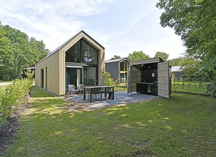 Freistehendes Haus in Beuningen, Twente, Overijssel mit moderner Architektur und grner Umgebung.