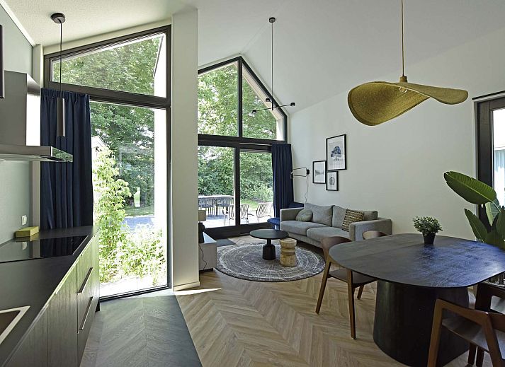 Freistehendes Haus in Beuningen, Twente, Overijssel mit moderner Architektur und grner Umgebung.