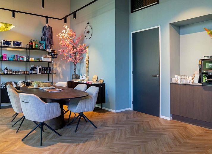 Eetkamer in Vrijstaande woning in Beuningen, vakantiehuis in Twente, met moderne inrichting in Overijssel.