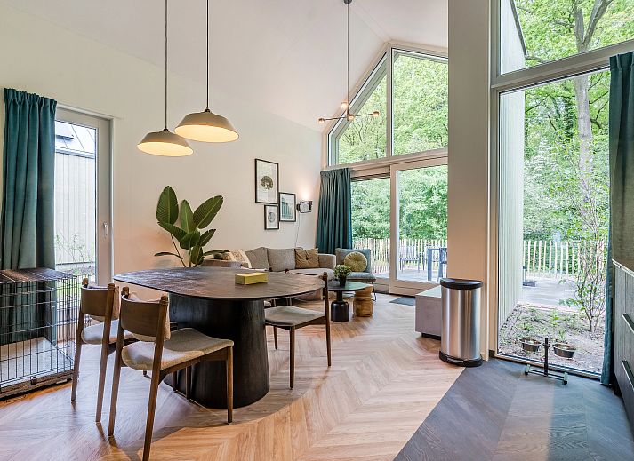 Cozy living room in 4-person dog house 4LD, Beuningen, Twente, overlooking nature.