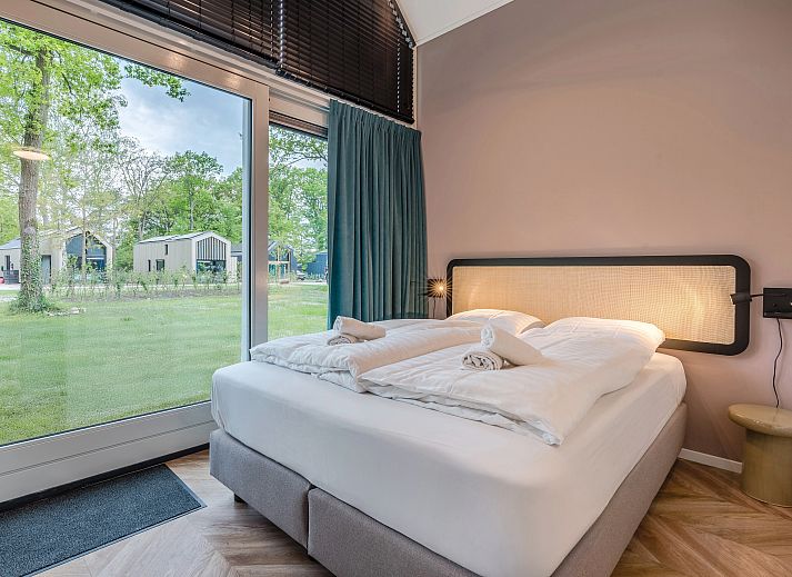 Dining area in 4-bed dog house 4LD, Beuningen, Twente, with modern furnishings.