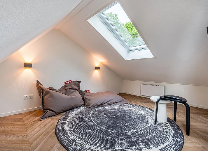 Dining area in 4-bed dog house 4LD, Beuningen, Twente, with modern furnishings.