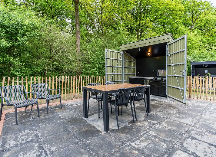 Comfortable sitting room in 4-bed dog house 4LD, Beuningen, Twente, for relaxation.