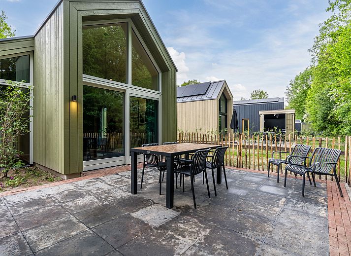 Comfortable sitting room in 4-bed dog house 4LD, Beuningen, Twente, for relaxation.