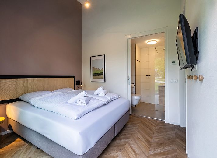 Ruime veranda van 4-6-persoons hondenwoning in Beuningen, Twente met uitzicht op groene omgeving.