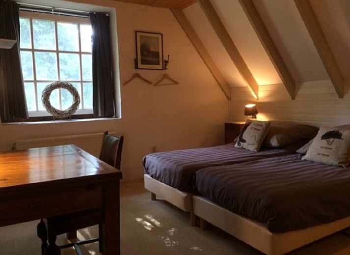 Gezellige woonkamer in VakantiehuisVasse.nl in Vasse, Twente met comfortabele zithoek en landelijke charme, ideaal voor ontspanning.