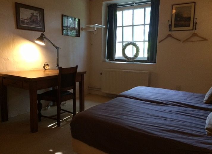 Gezellige woonkamer in VakantiehuisVasse.nl in Vasse, Twente met comfortabele zithoek en landelijke charme, ideaal voor ontspanning.