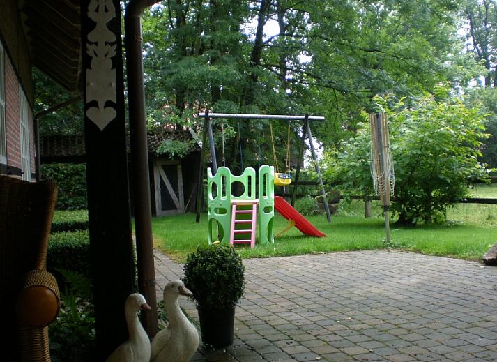 Gezellige binnenruimte van VakantiehuisVasse.nl in Vasse, Twente, met rustieke inrichting en sfeervolle decoratie.