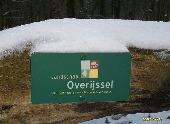Rustige tuin met vijver bij Vakantiehuisje in Vasse, Twente, Overijssel.