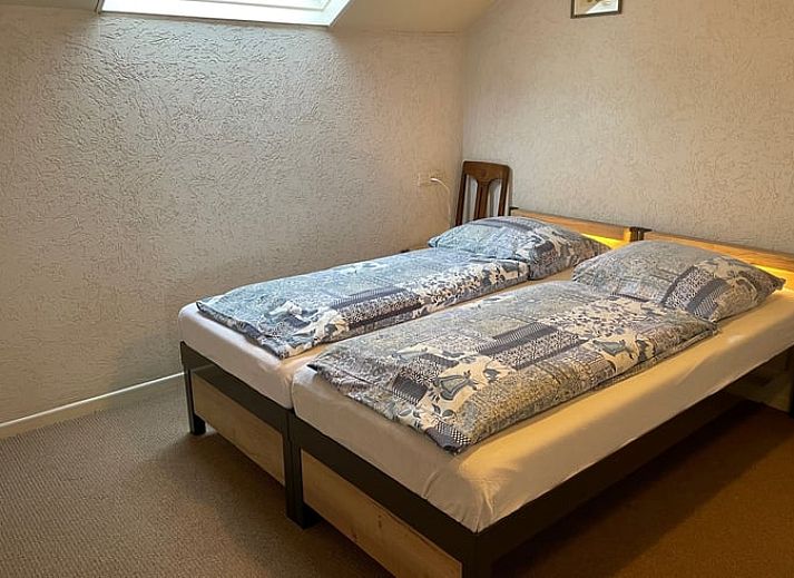 Charmante gevel van Vakantiehuisje in Vasse, Twente, Overijssel met bloementuin.